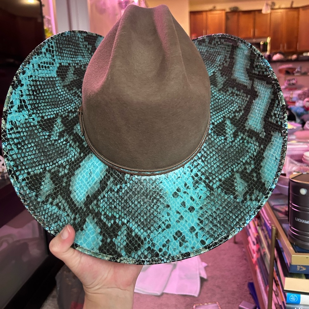 Stylish Turquoise and Brown Snake Print Hat